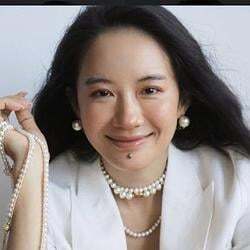 客服小何 (Customer Service Xiao He)